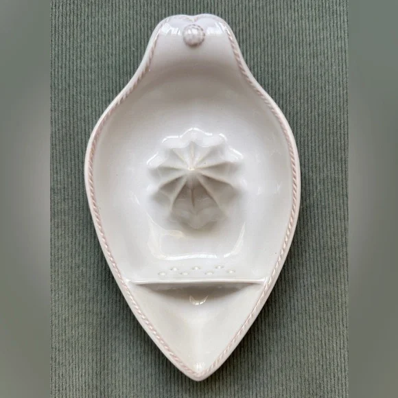 Juliska Ceramics Berry and Thread Whitewash Juicer Portugal Stoneware RARE